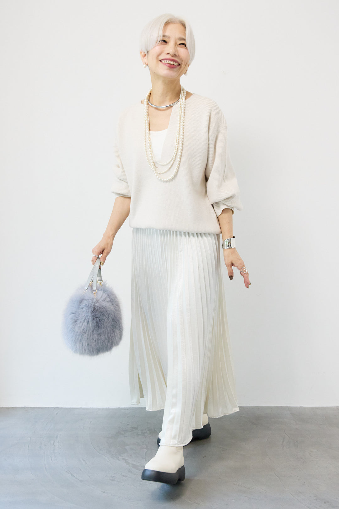 【防静電気】やわもち深Vネックデザインニット