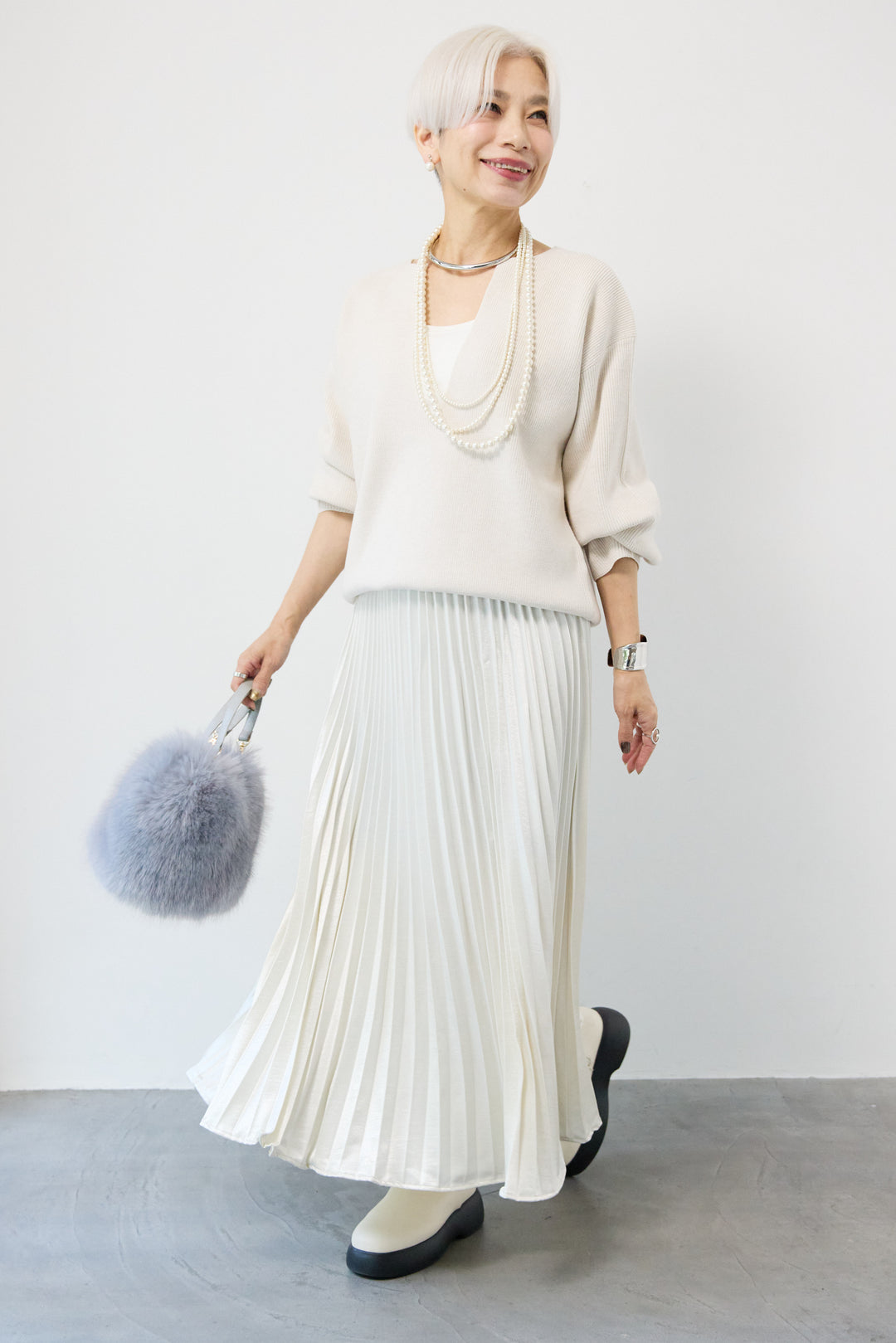 【防静電気】やわもち深Vネックデザインニット