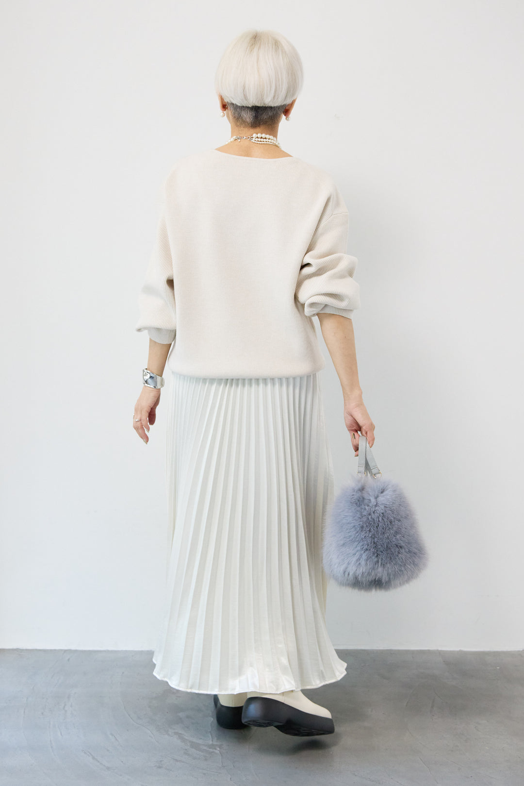 【防静電気】やわもち深Vネックデザインニット