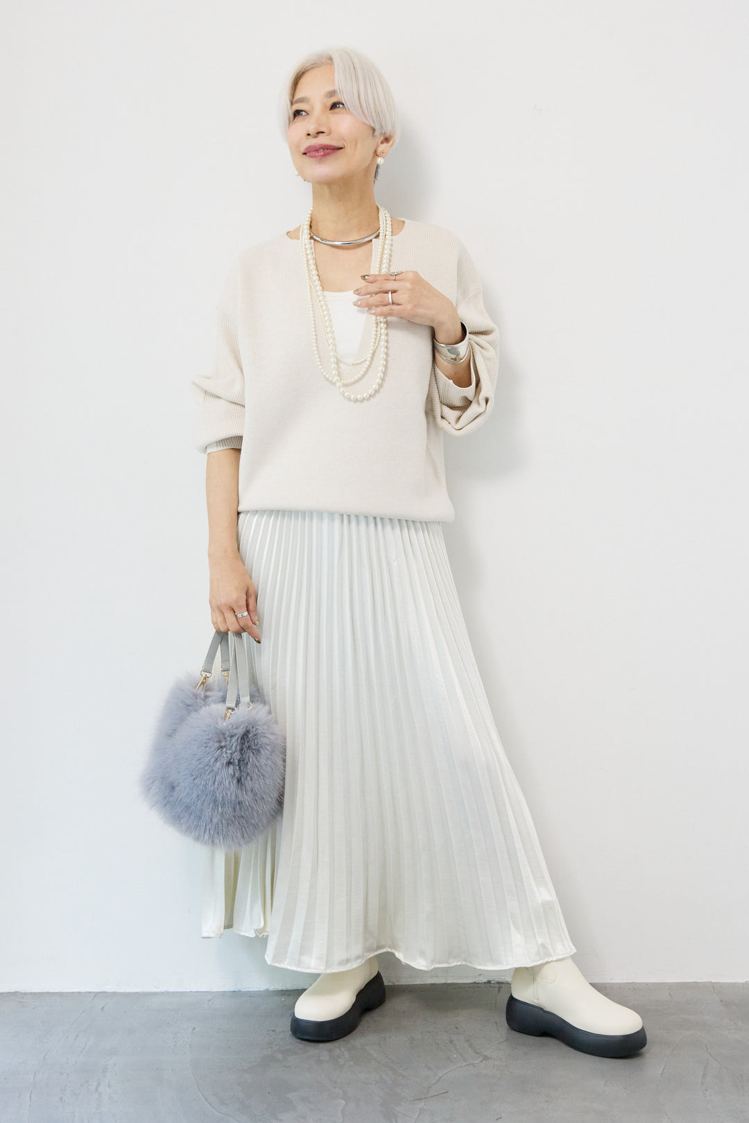 【防静電気】やわもち深Vネックデザインニット