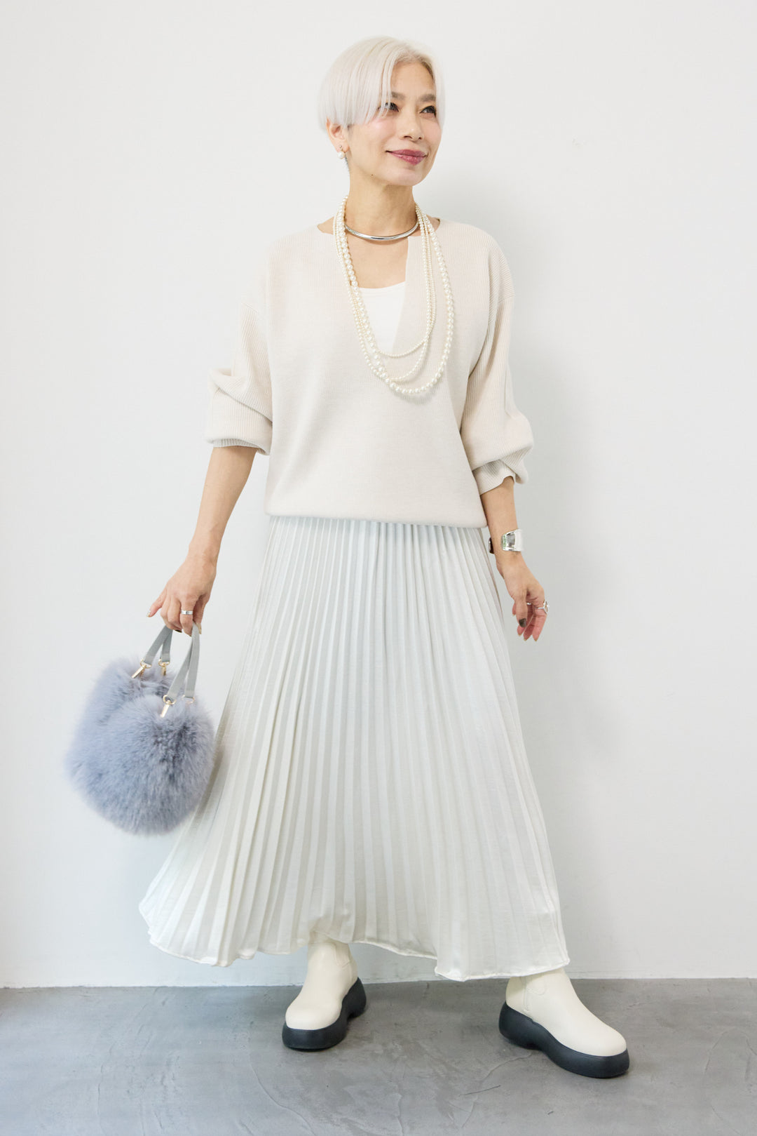 【防静電気】やわもち深Vネックデザインニット