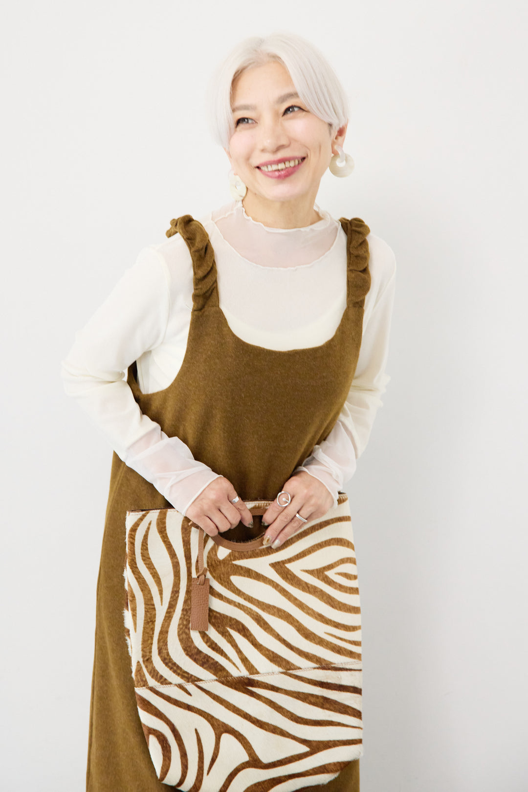 ギャザーショルダージャンパースカート