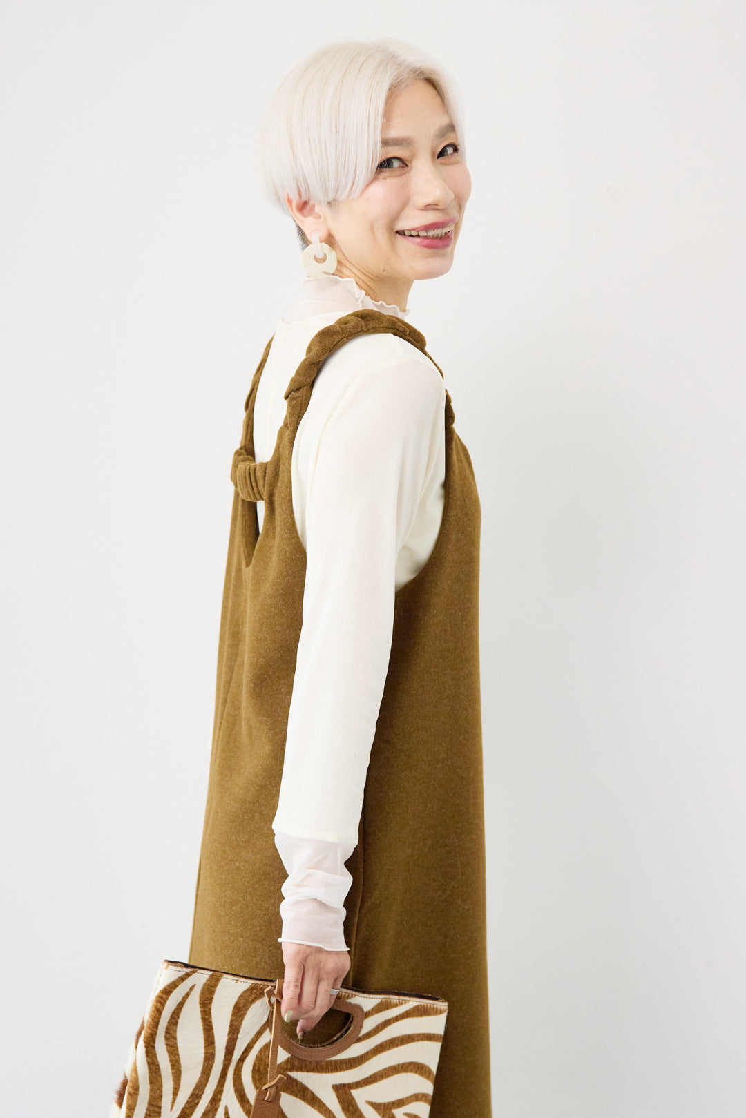 ギャザーショルダージャンパースカート