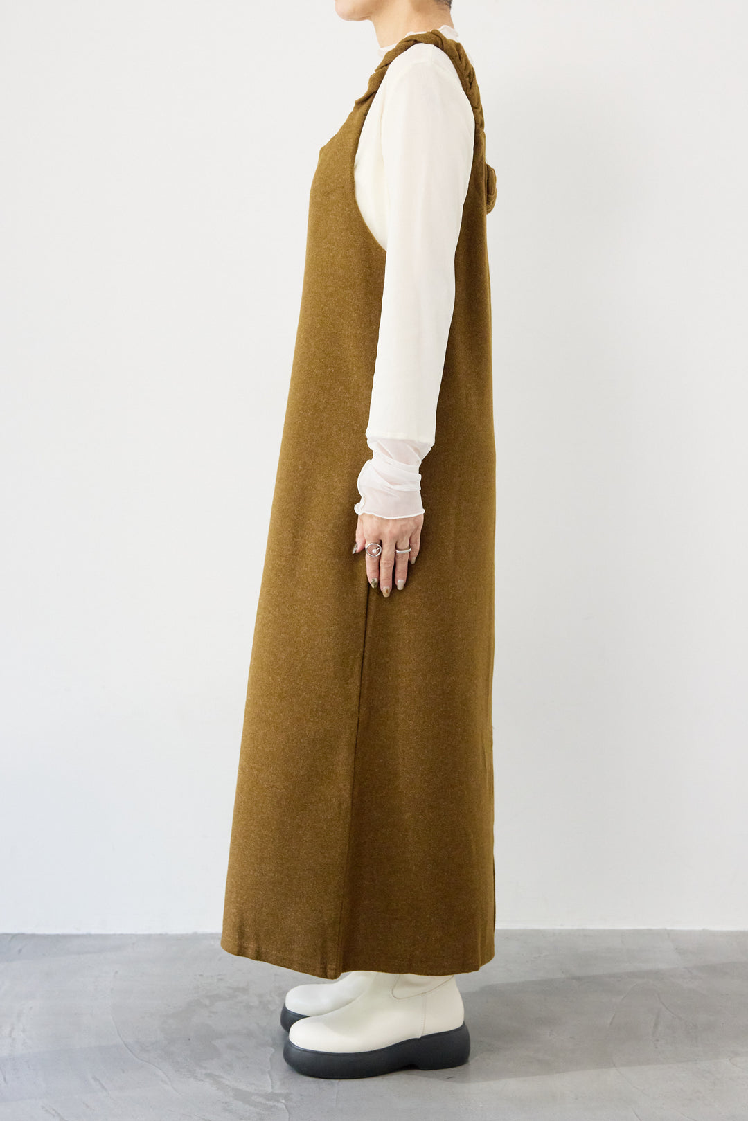 ギャザーショルダージャンパースカート