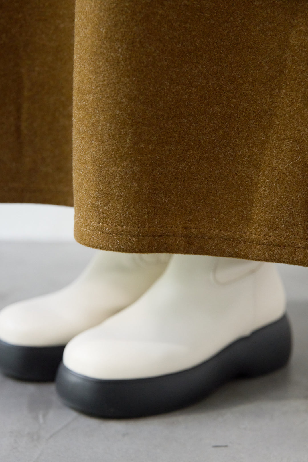 ギャザーショルダージャンパースカート