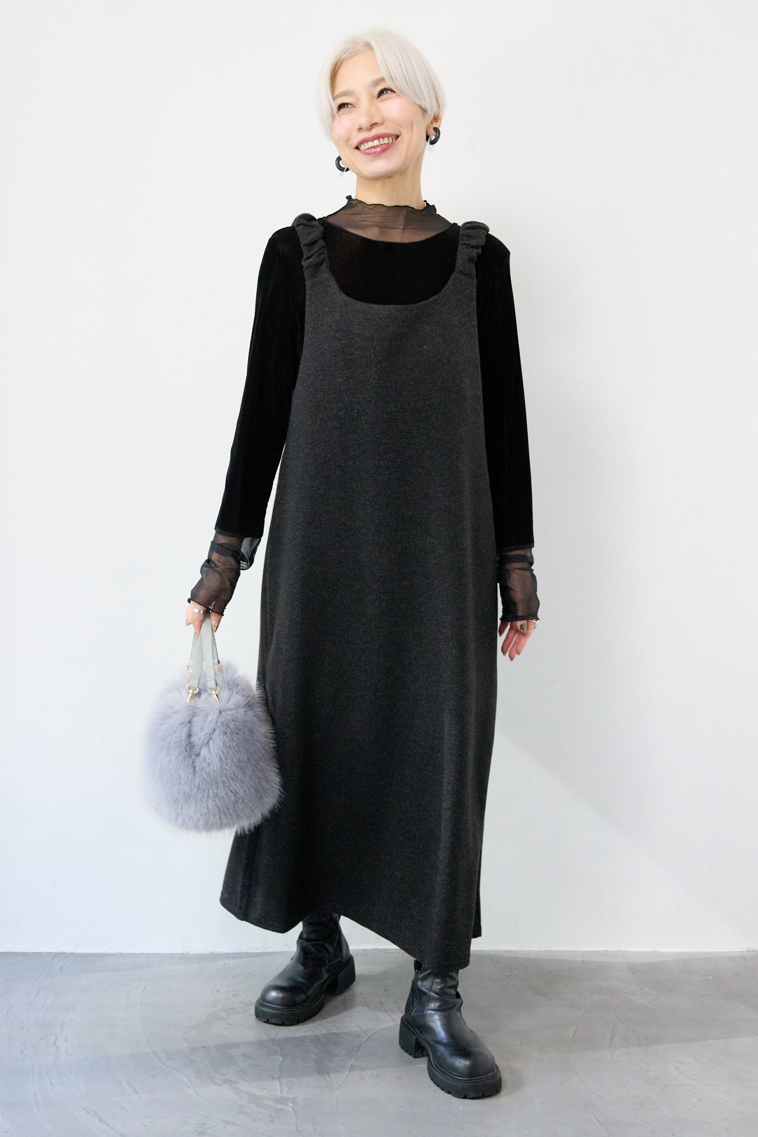 ギャザーショルダージャンパースカート