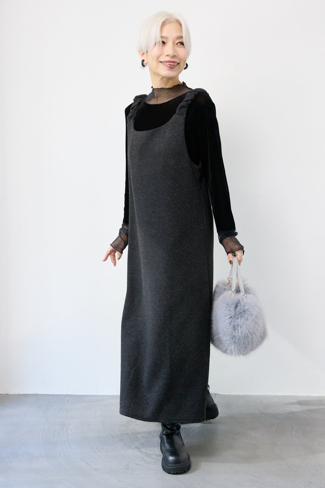 ギャザーショルダージャンパースカート