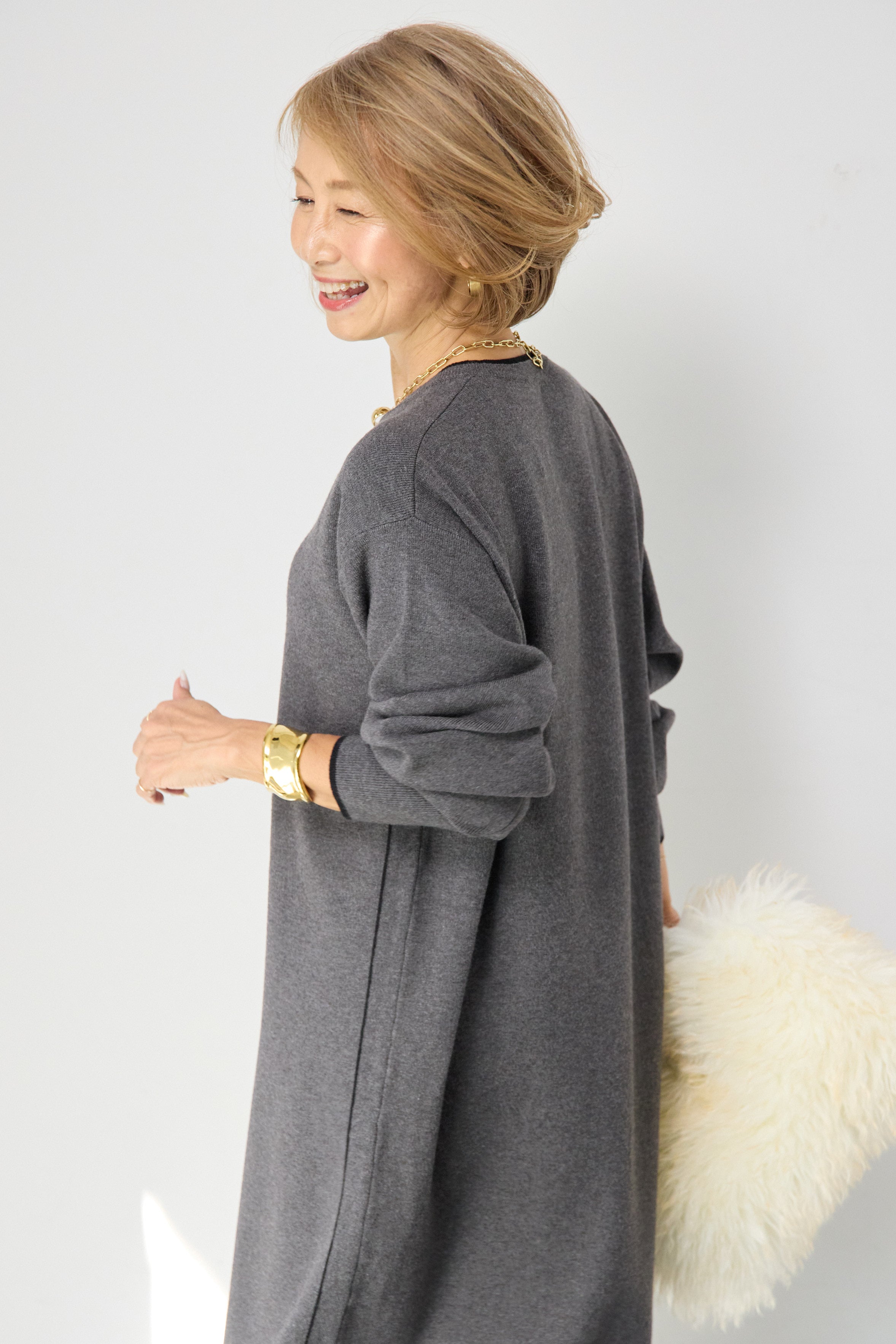 リー】PLUS OTO.HA バックラインやわもちニットワンピース 防静電気