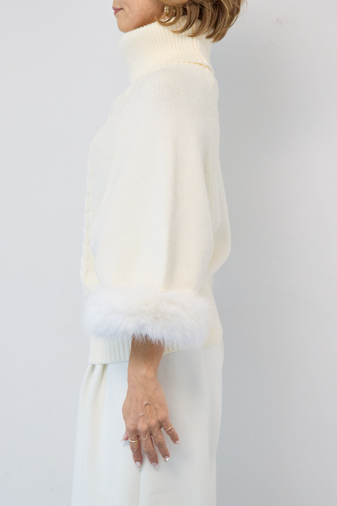 袖ファーケーブルニット ポンチョ