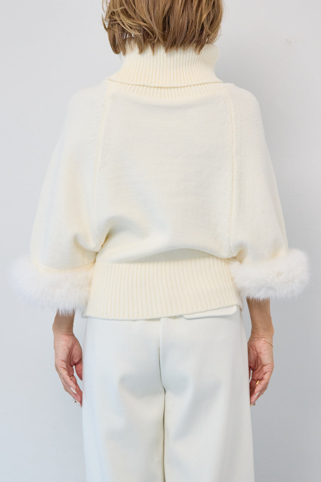 袖ファーケーブルニット ポンチョ