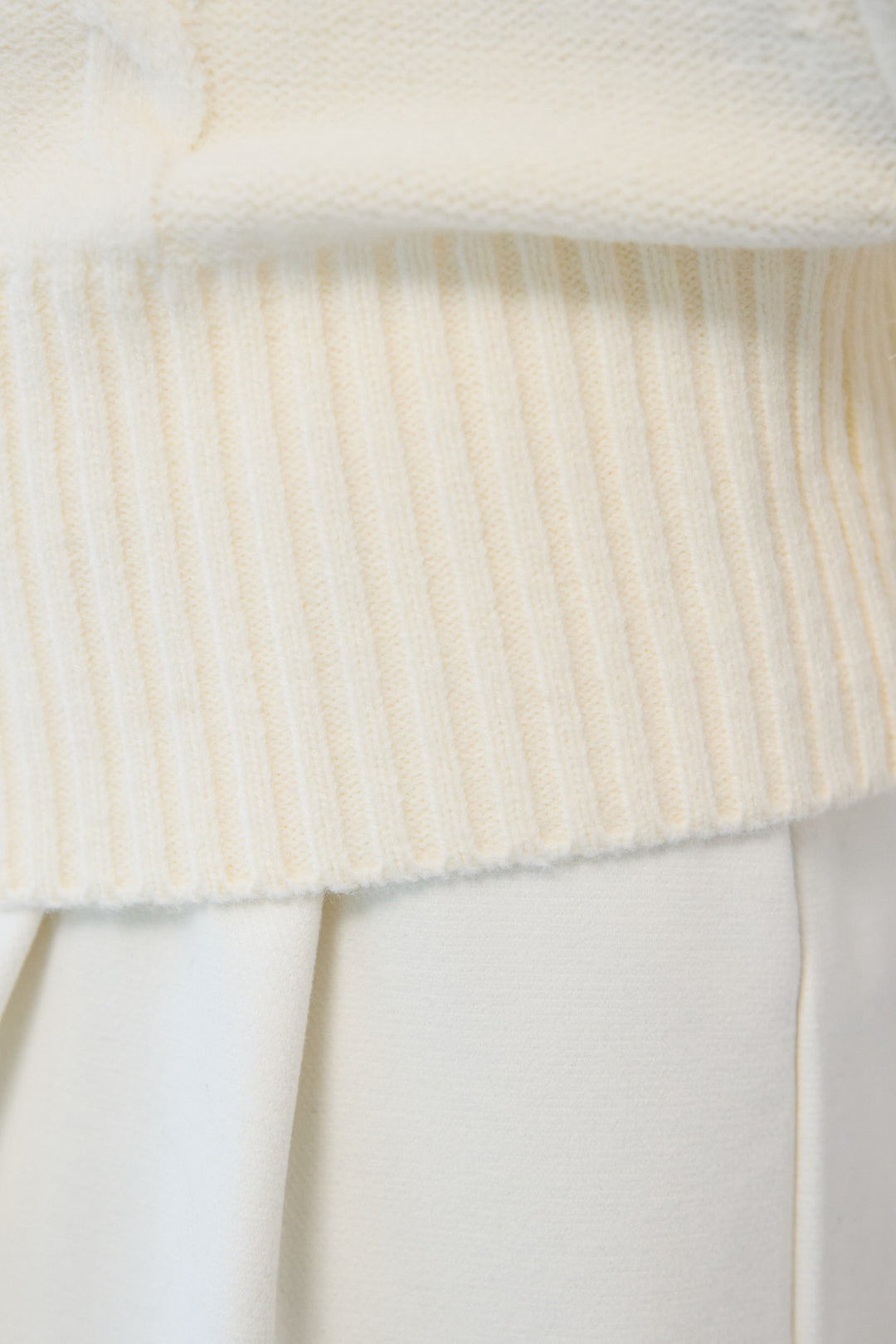 袖ファーケーブルニット ポンチョ