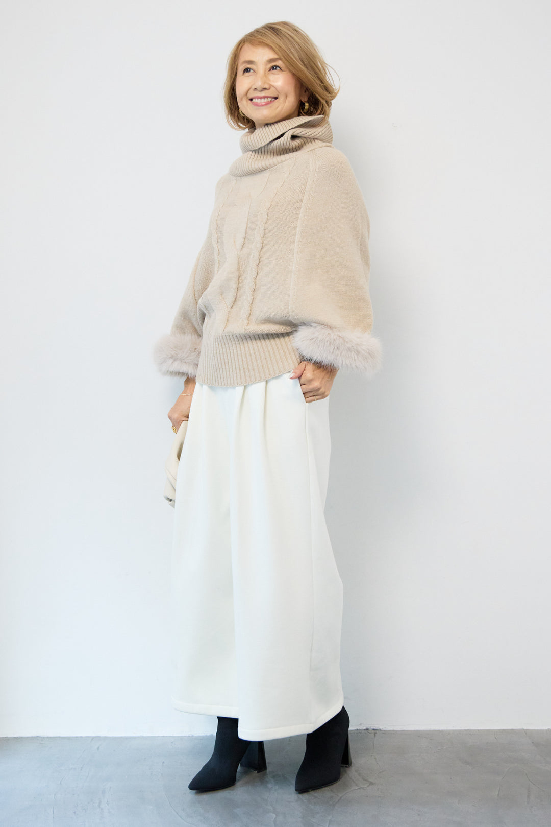 袖ファーケーブルニット ポンチョ