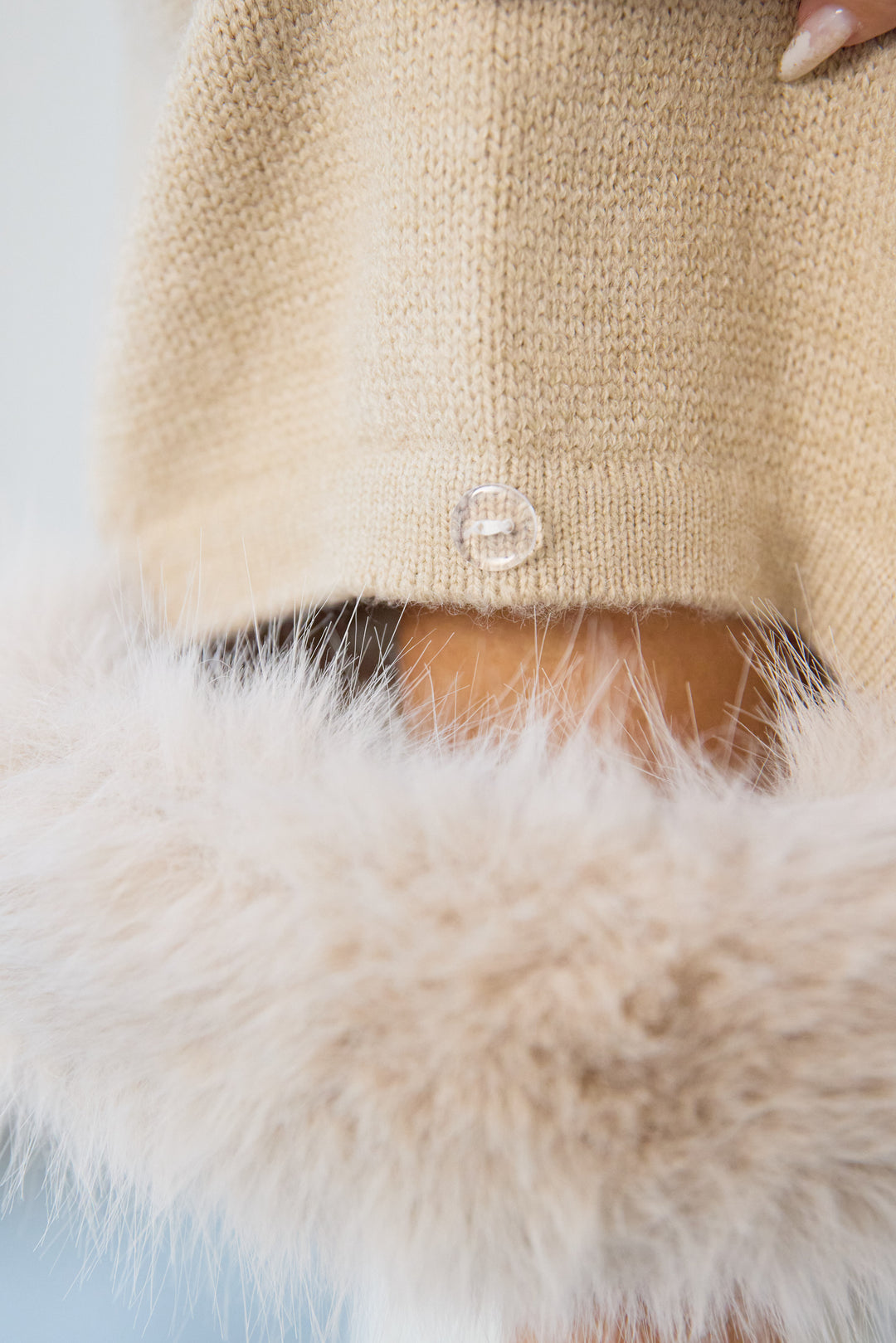 袖ファーケーブルニット ポンチョ