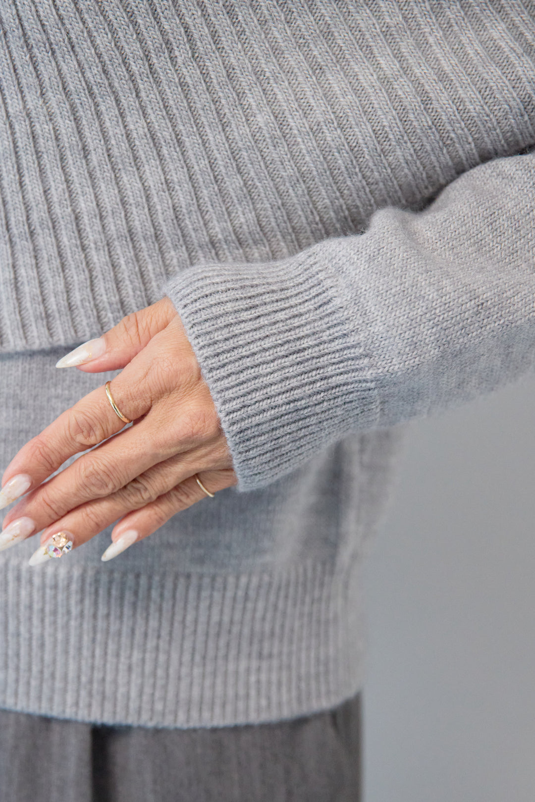 ケープド・リブニットプルオーバー