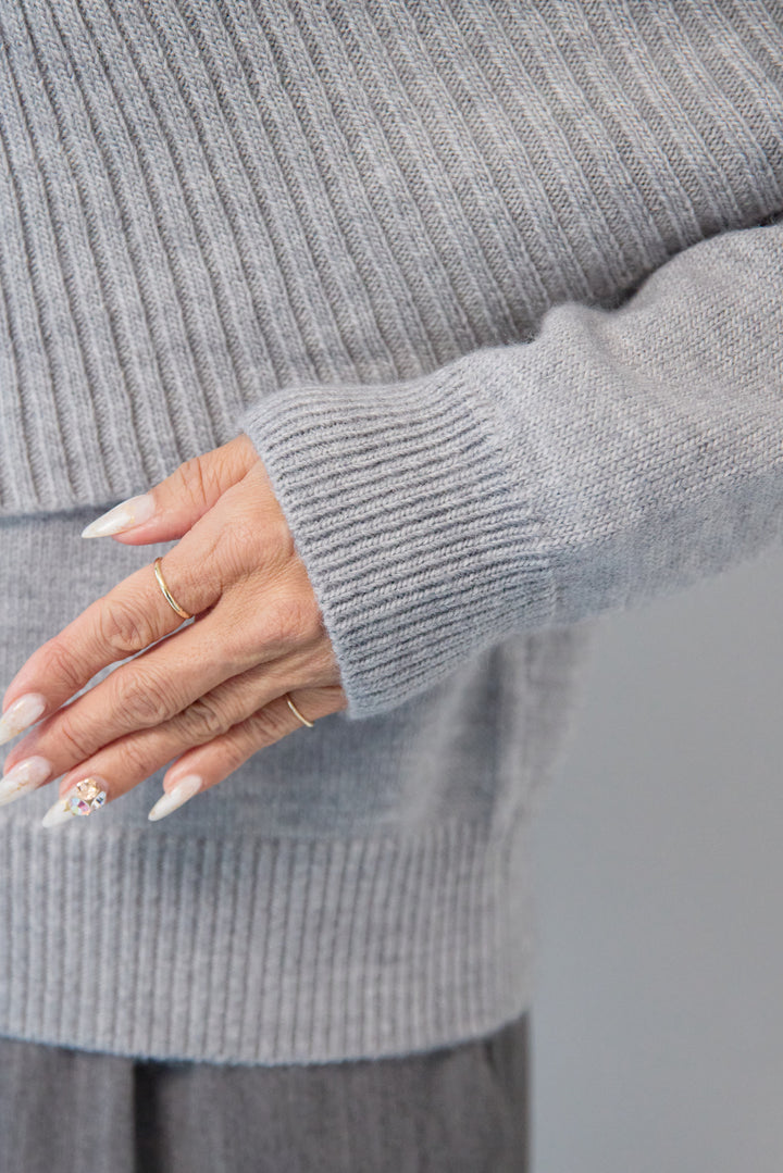 ケープド・リブニットプルオーバー