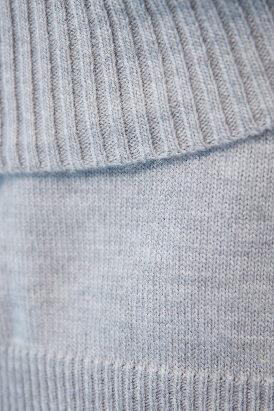 ケープド・リブニットプルオーバー