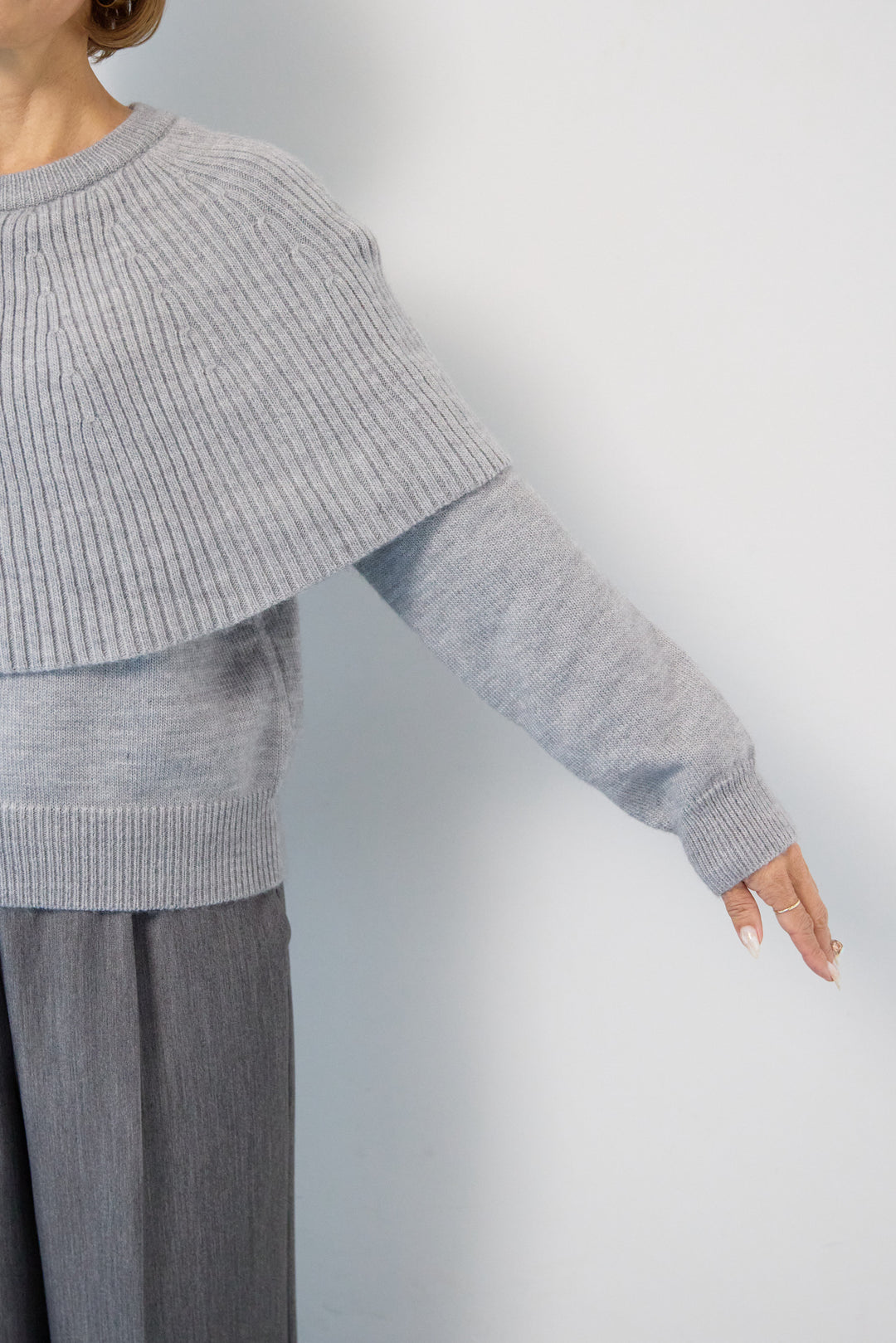 ケープド・リブニットプルオーバー