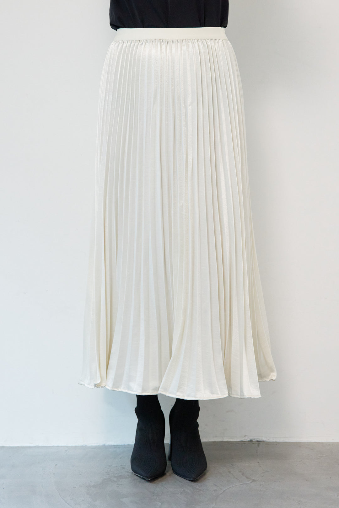 シャイニープリーツスカート