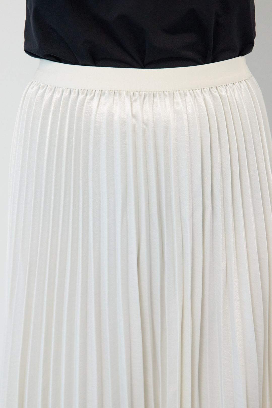 シャイニープリーツスカート