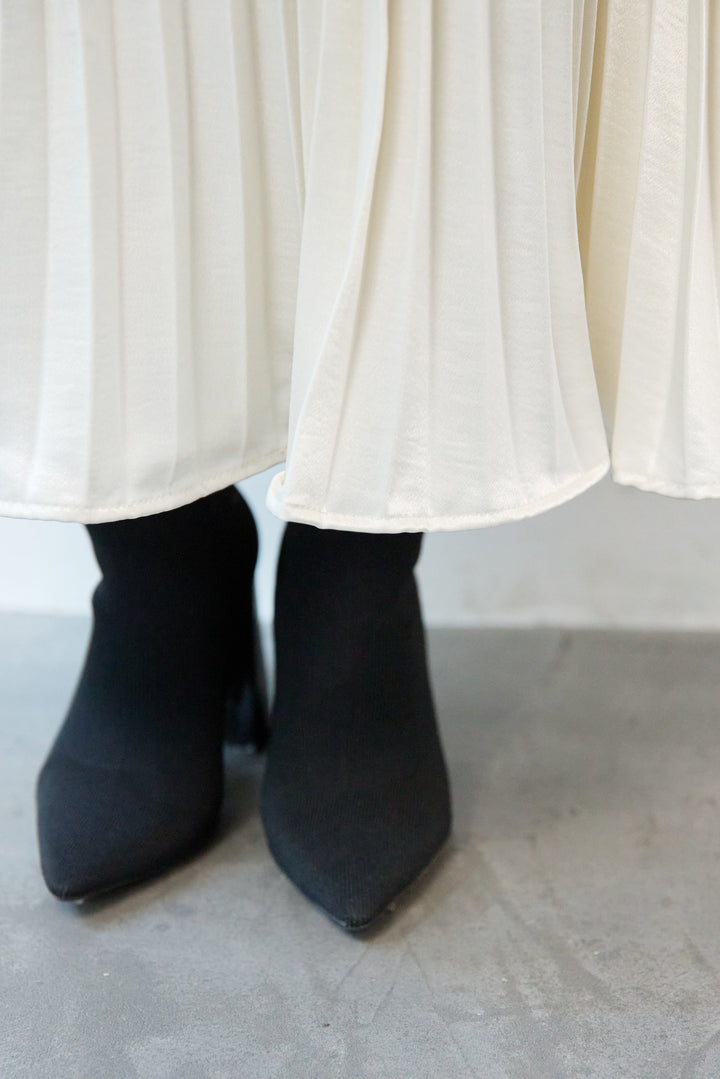 シャイニープリーツスカート