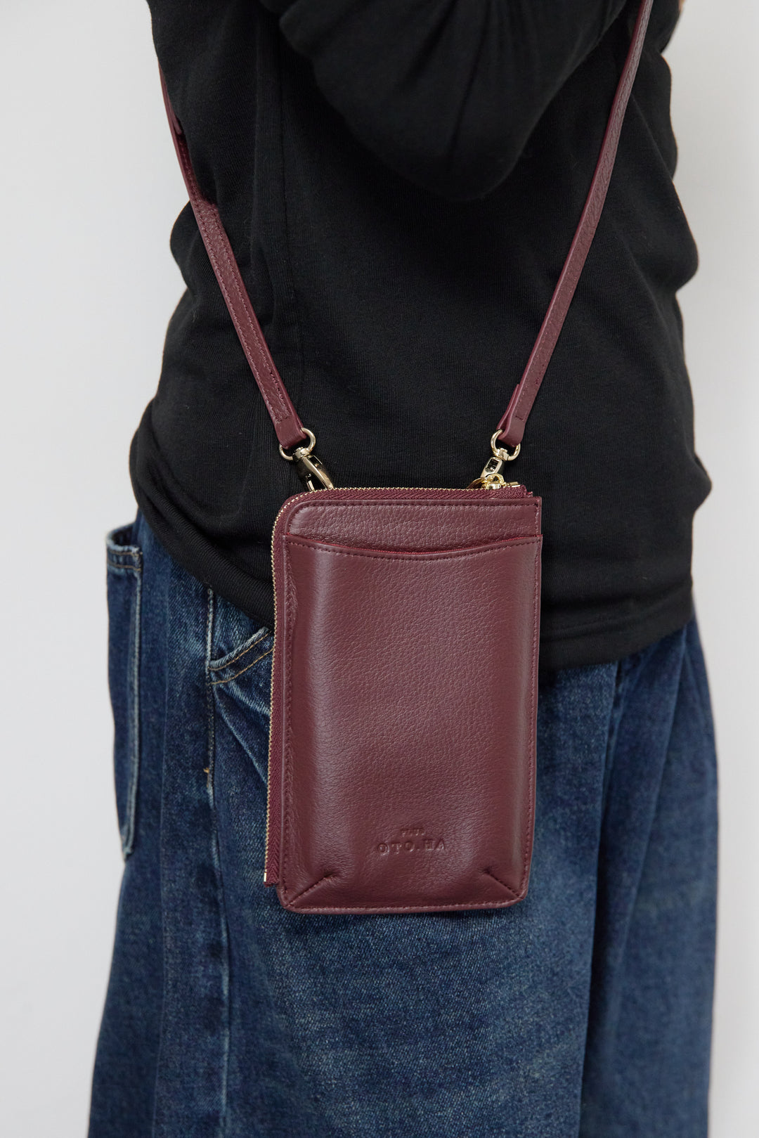 100% cowhide hands-free bag chainstrap collaboration with Reiko Abe 