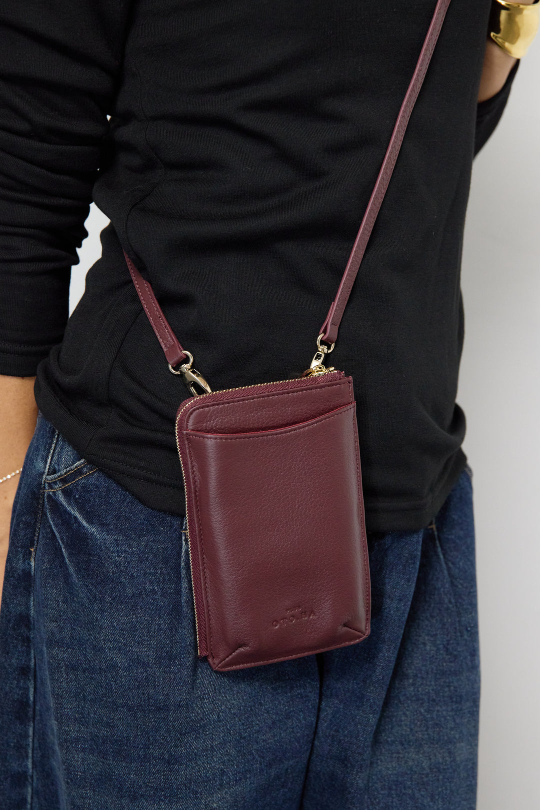 100% cowhide hands-free bag chainstrap collaboration with Reiko Abe 