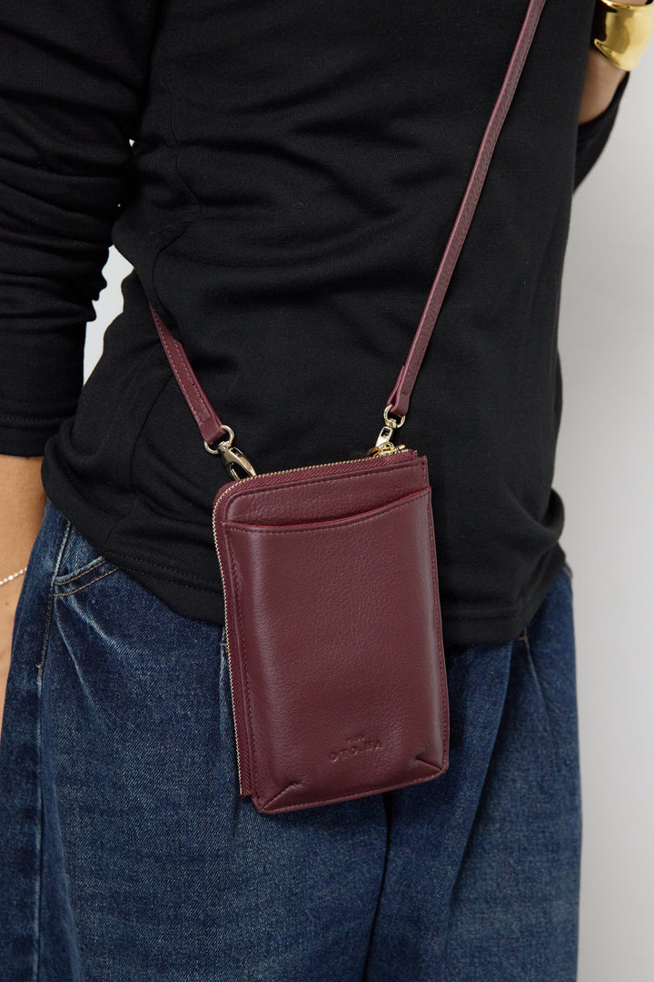 100% cowhide hands-free bag chainstrap collaboration with Reiko Abe 