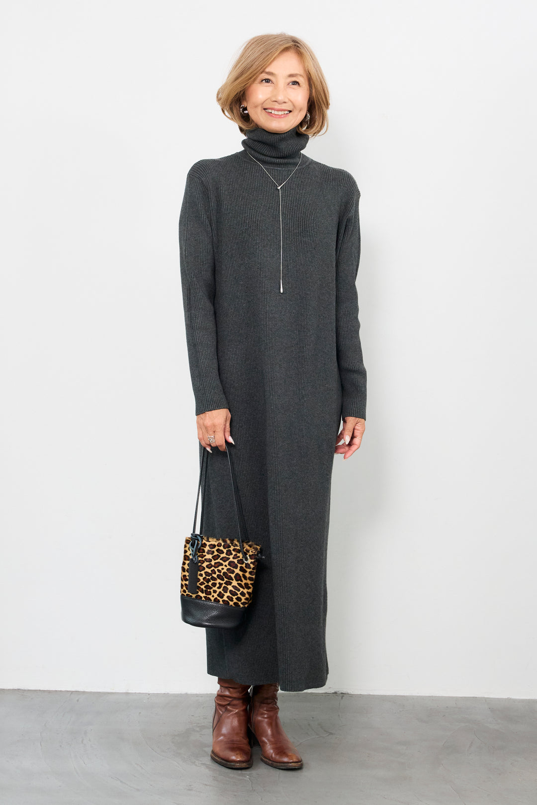 タートルネックリブニットワンピース