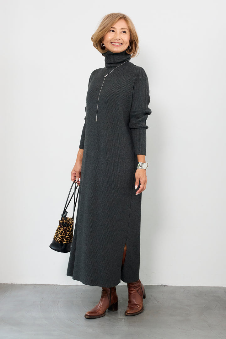 タートルネックリブニットワンピース