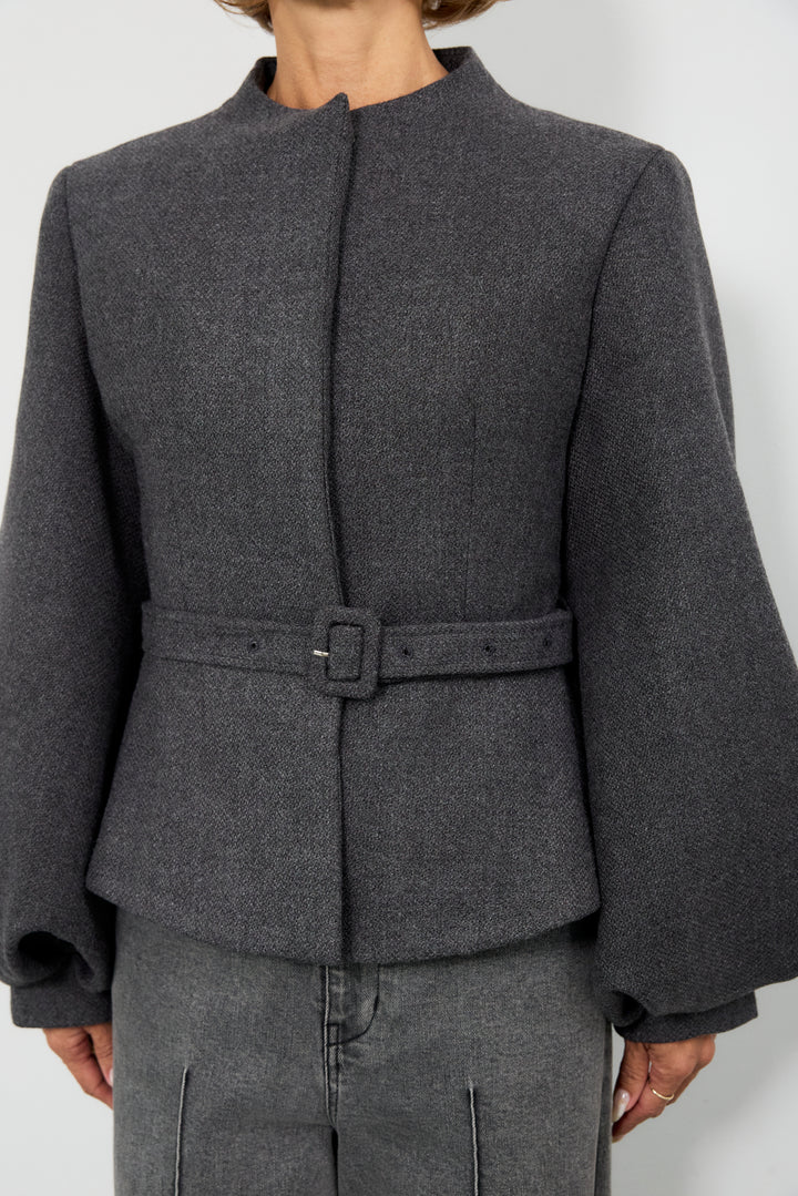 ペプラムシルエットウールジャケット