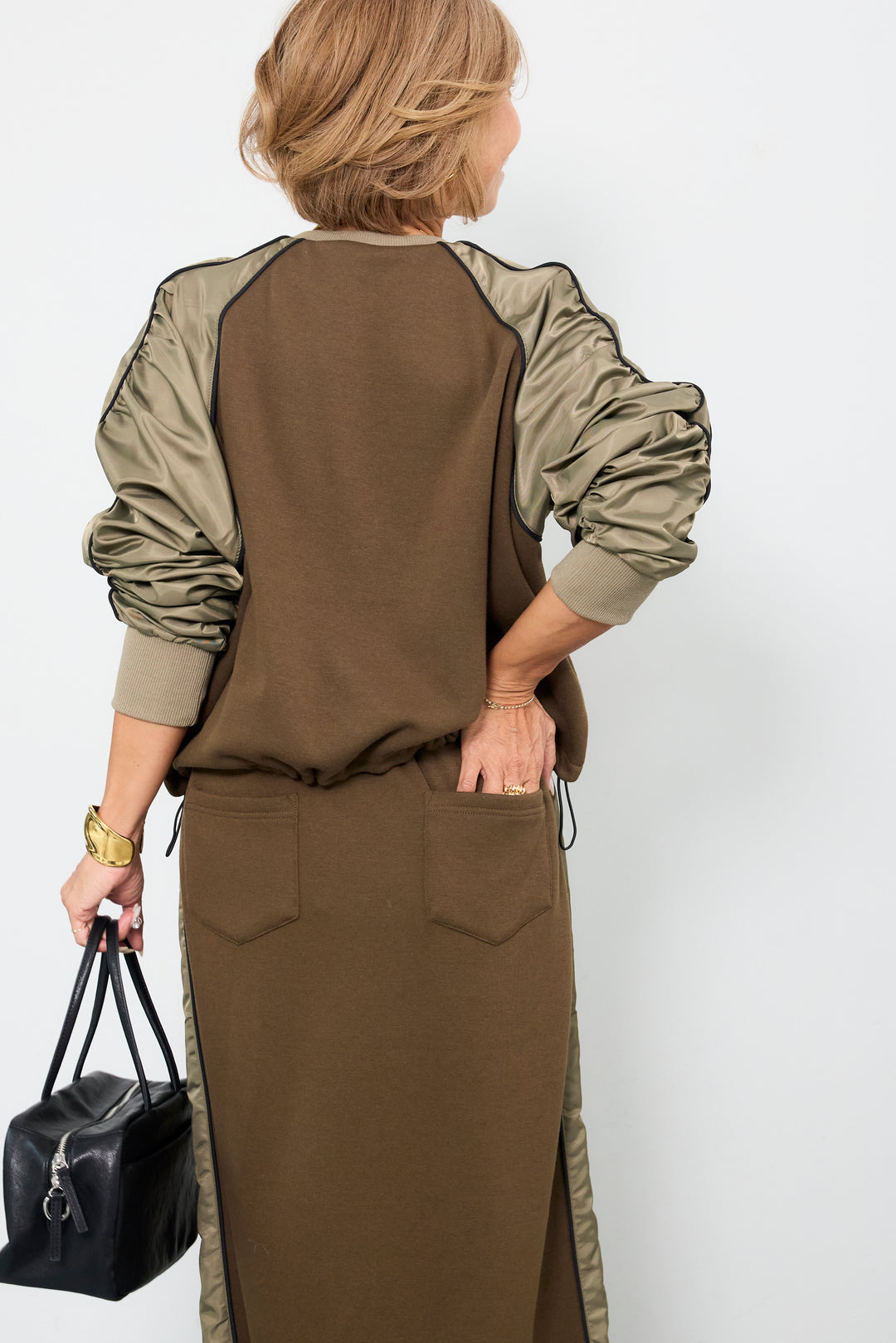 ボンバーヒート×タフタギャザープルオーバー