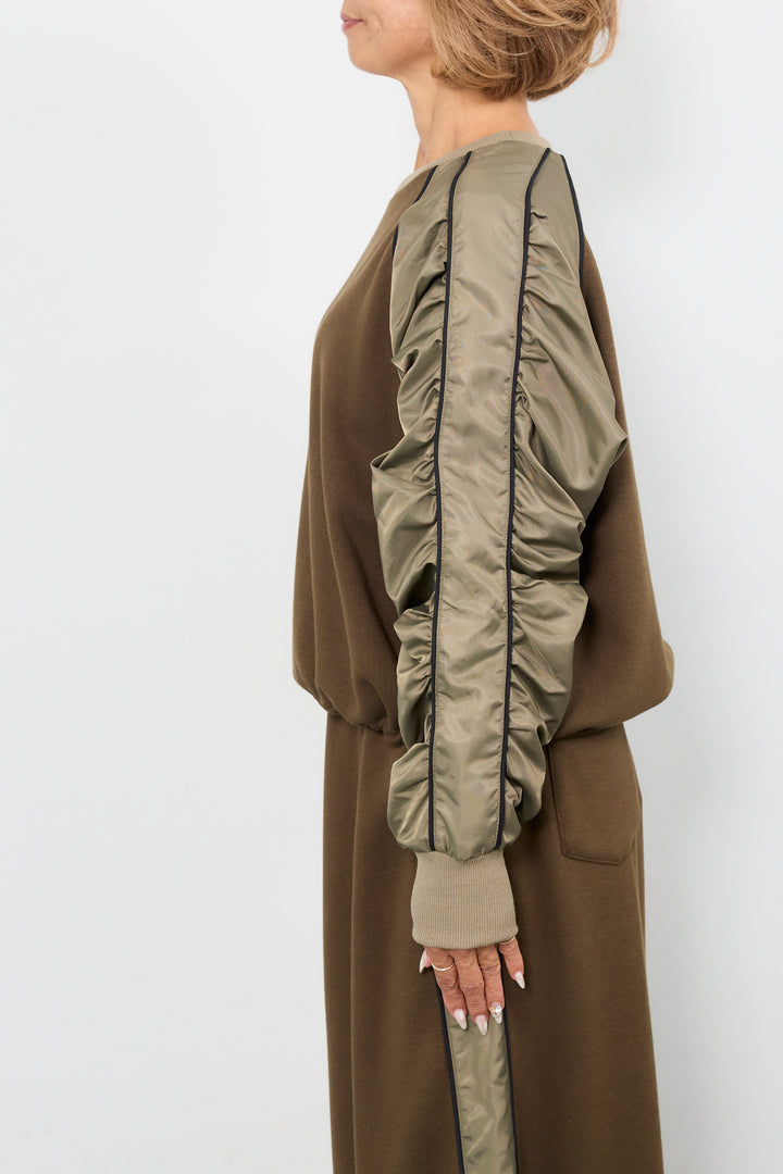 ボンバーヒート×タフタギャザープルオーバー