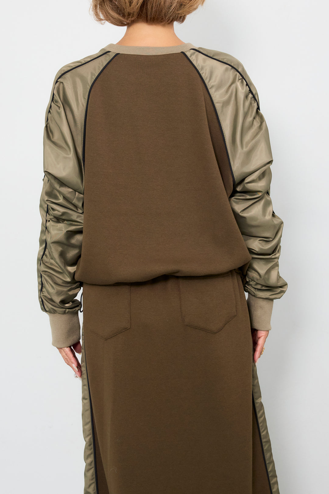 ボンバーヒート×タフタギャザープルオーバー