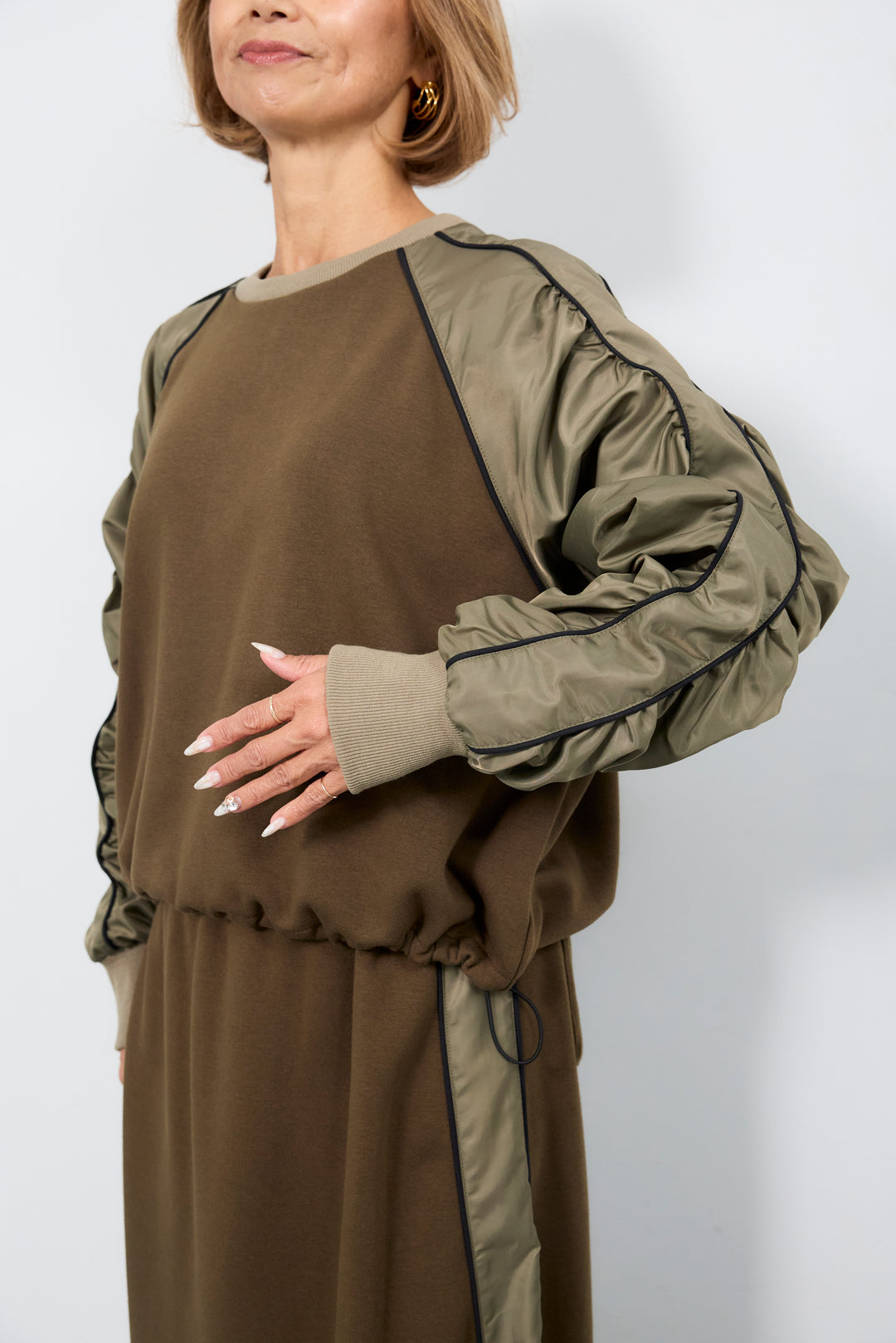 ボンバーヒート×タフタギャザープルオーバー