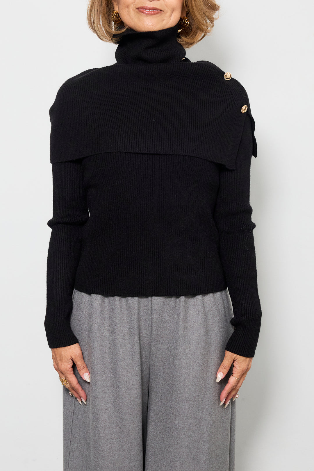 ボタンデザインケープニットアンサンブル