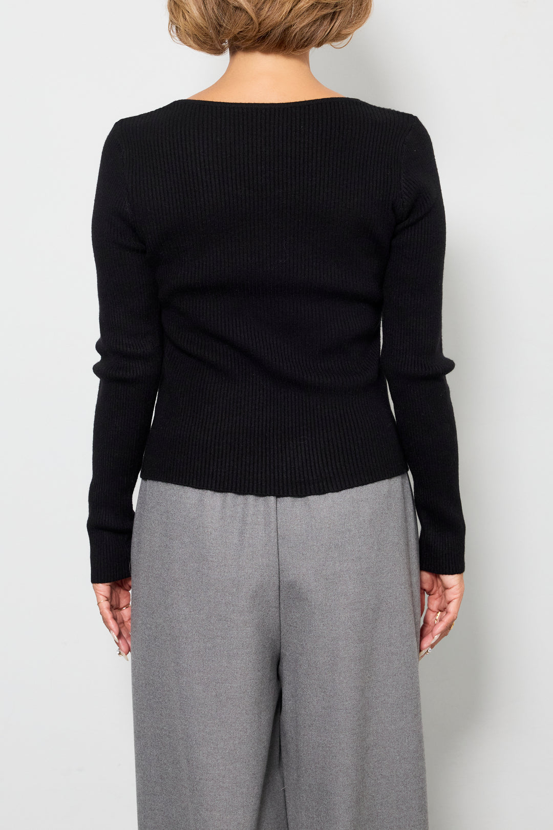 ボタンデザインケープニットアンサンブル