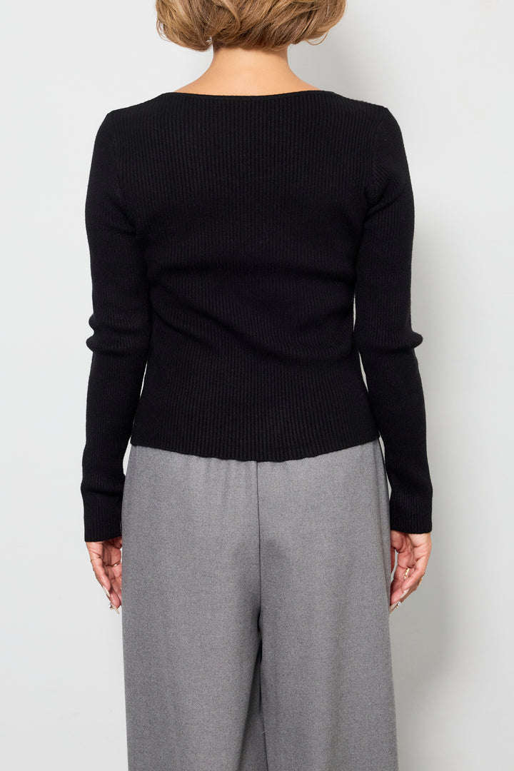 ボタンデザインケープニットアンサンブル