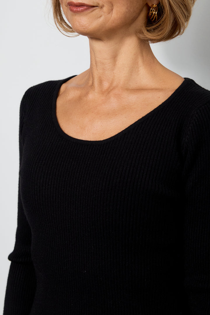 ボタンデザインケープニットアンサンブル