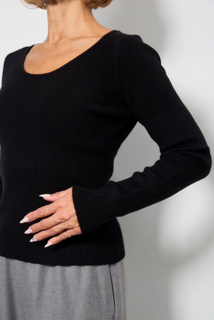 ボタンデザインケープニットアンサンブル