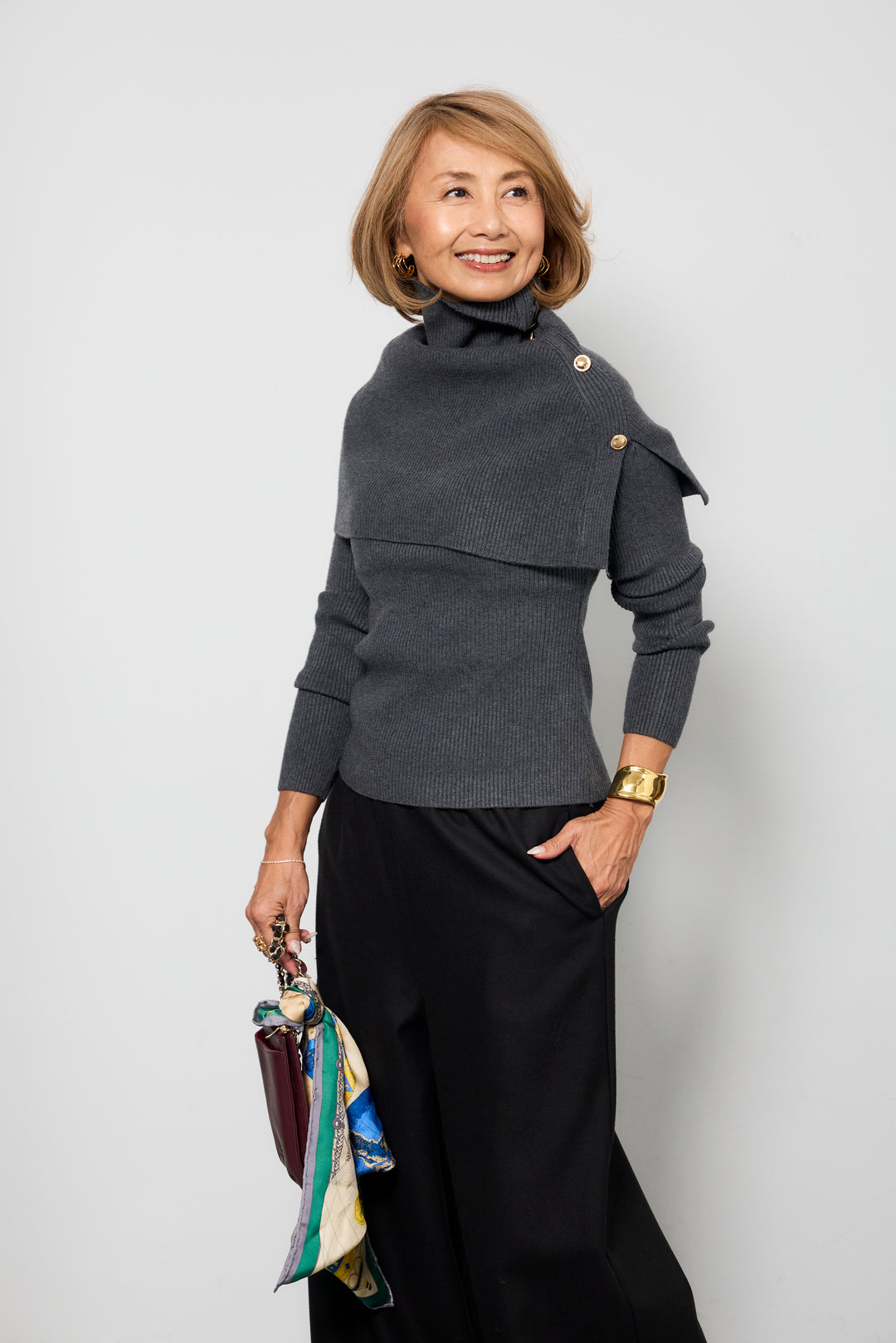 ボタンデザインケープニットアンサンブル