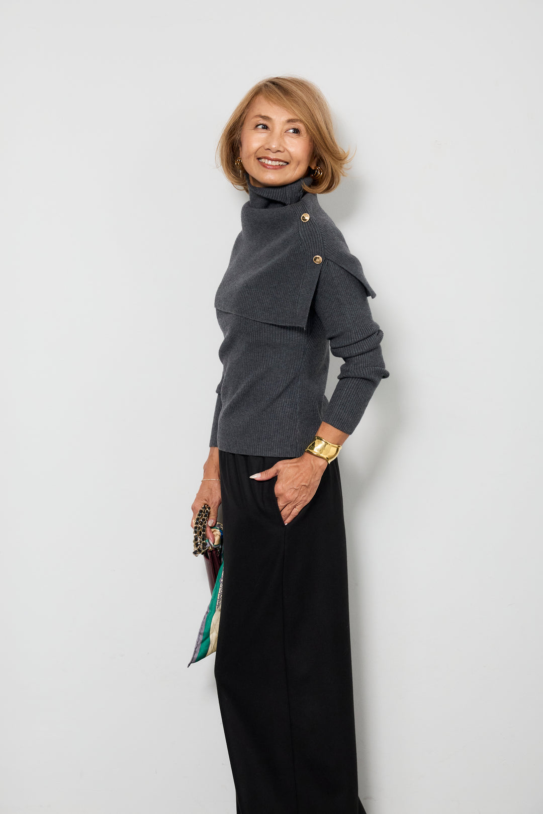 ボタンデザインケープニットアンサンブル