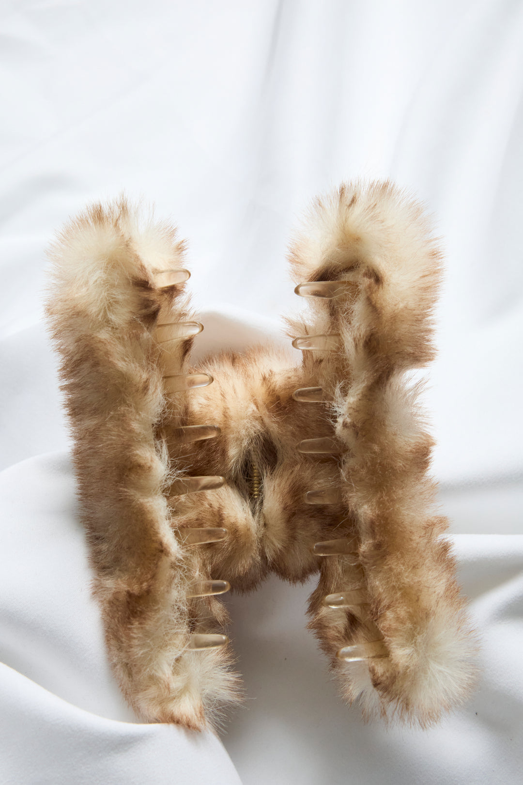 フェイクファーヘアクリップ