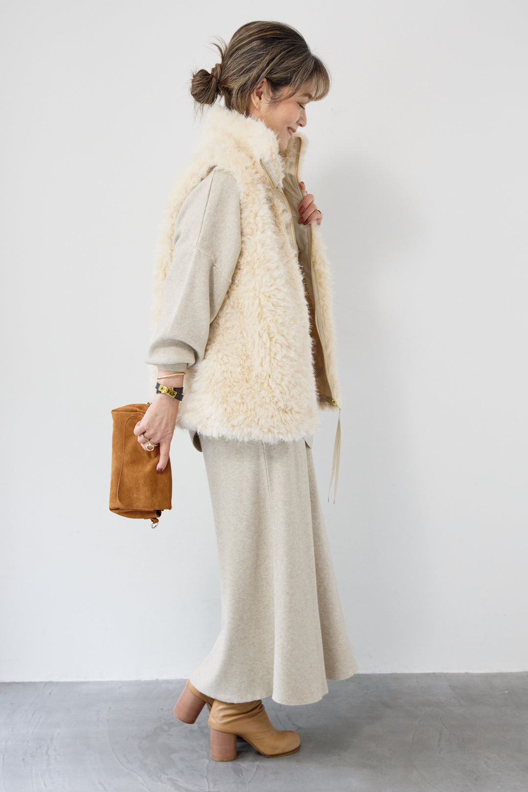 [SET]ロングミックスファーベスト+ニットアップ アシンメトリープルオーバー＆ロングスカート(2set)