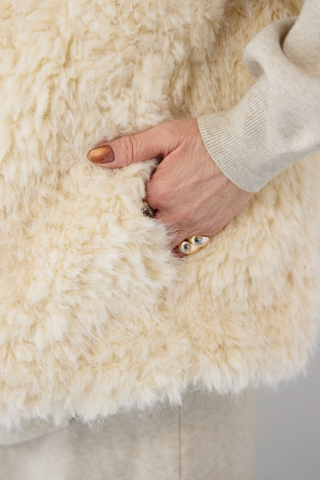 [SET]ロングミックスファーベスト+ニットアップ アシンメトリープルオーバー＆ロングスカート(2set)