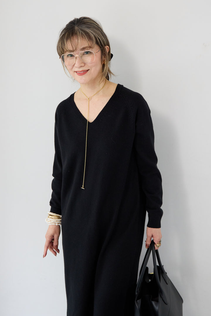 Vネック ロングニットワンピース