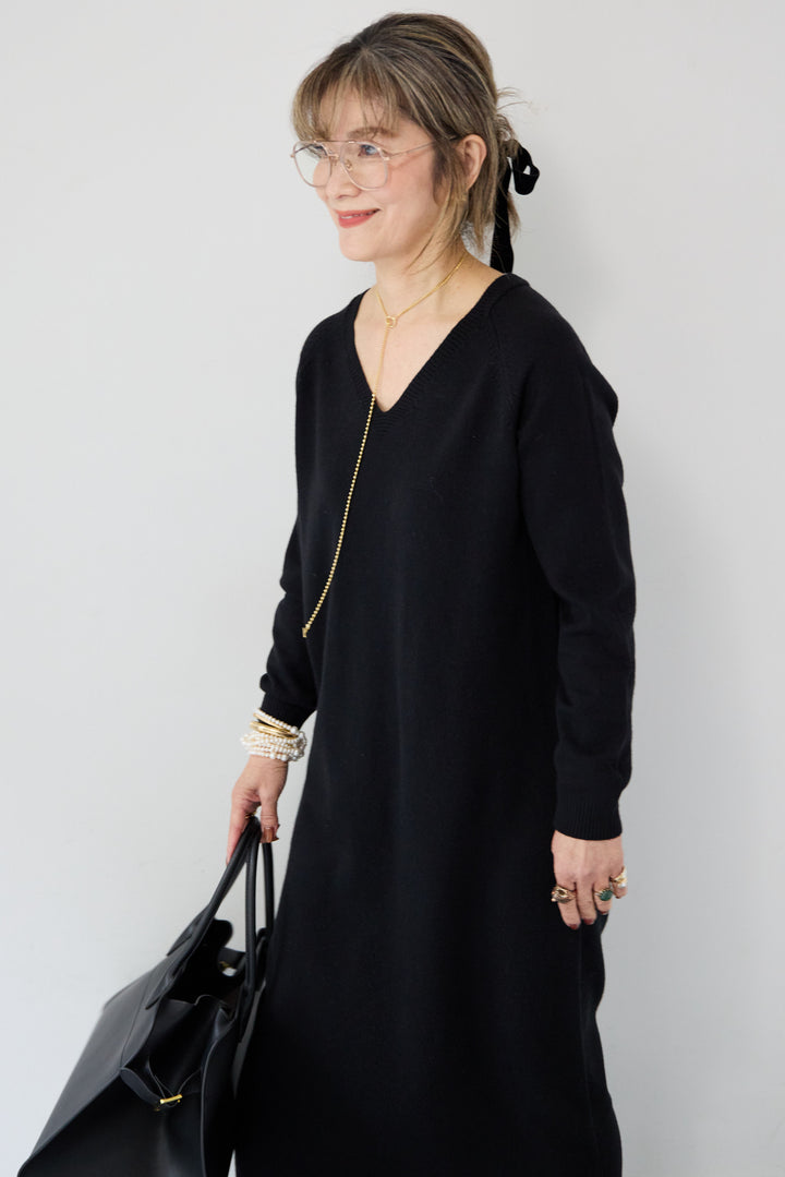 Vネック ロングニットワンピース