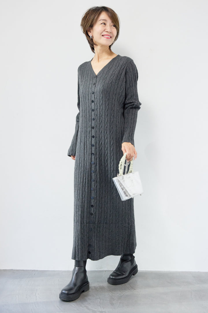ケーブルニットワンピース