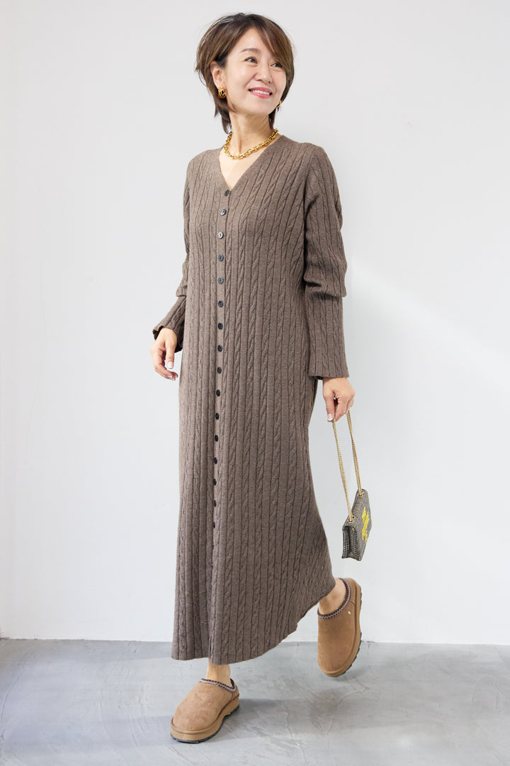 ケーブルニットワンピース