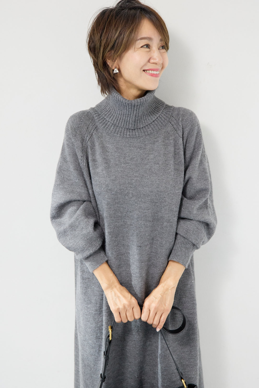 ルーズフィットタートルニットワンピース