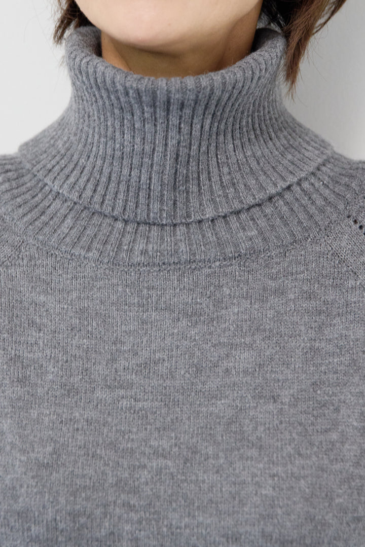 ルーズフィットタートルニットワンピース